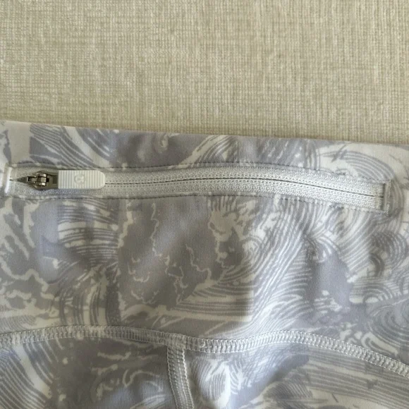 Lululemon printed leggings - Picture 5 of 6